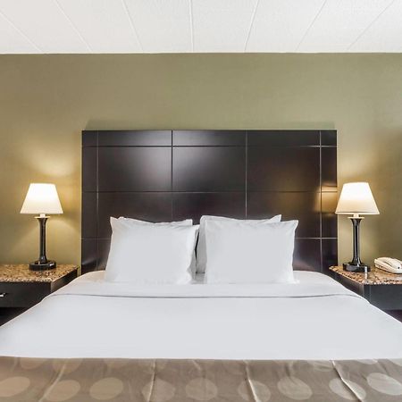 Hotel Ramada By Wyndham Newburgh/West Point Exterior foto