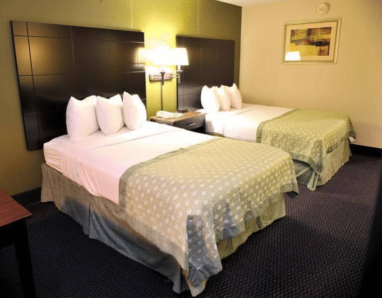Hotel Ramada By Wyndham Newburgh/West Point Exterior foto