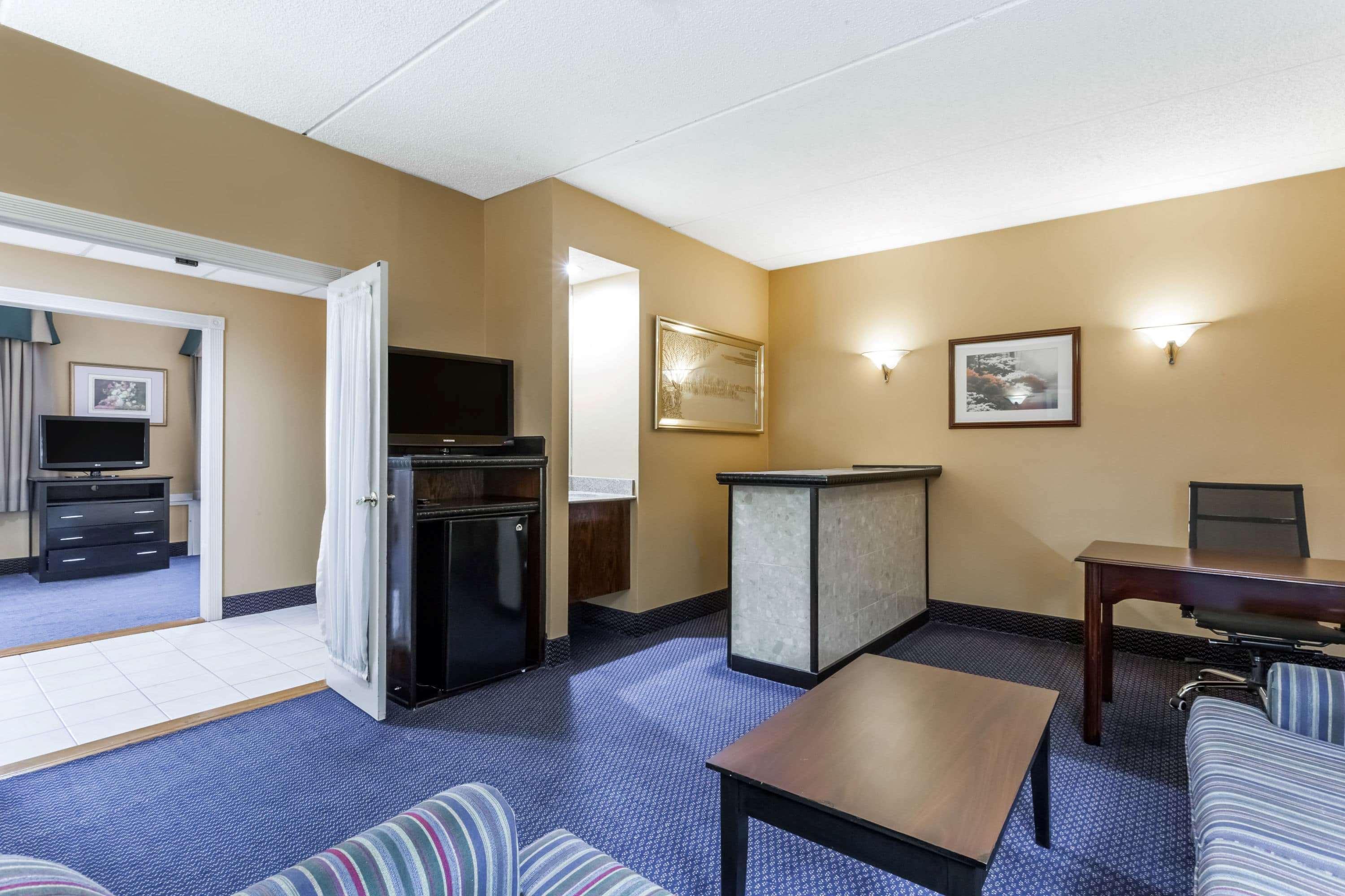 Hotel Ramada By Wyndham Newburgh/West Point Exterior foto