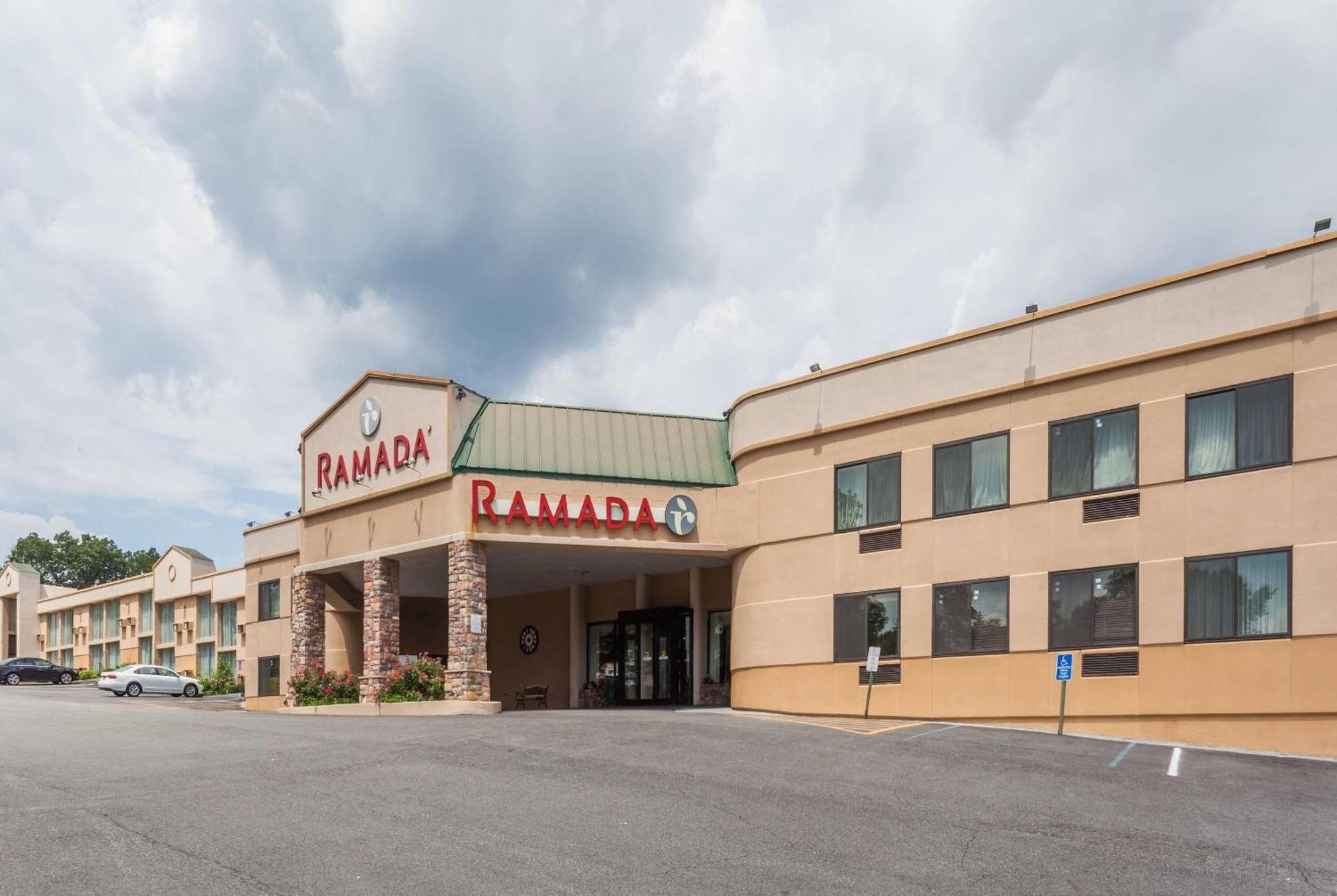 Hotel Ramada By Wyndham Newburgh/West Point Exterior foto